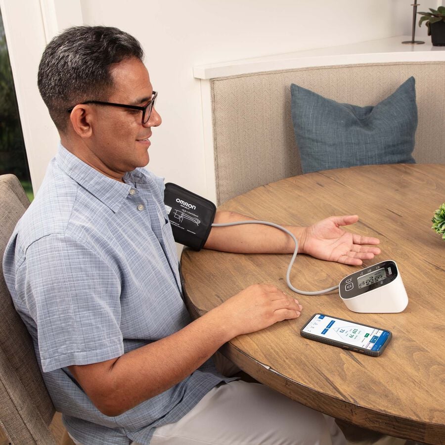 OMRON 3 Series Upper Arm Blood Pressure Monitor, Bluetooth Connected, , large image number 4